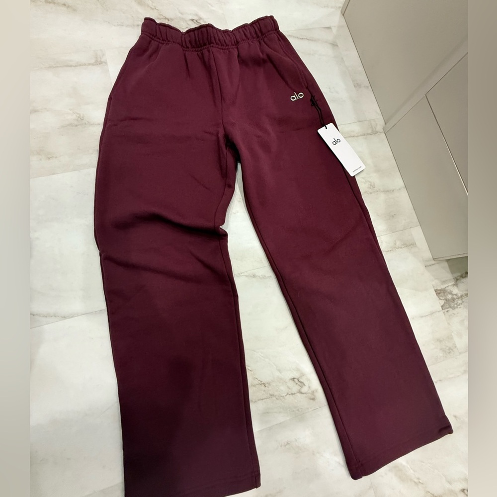 NWT Alo Yoga Burgundy accolade straight leg sweatpants - Picture 4 of 7